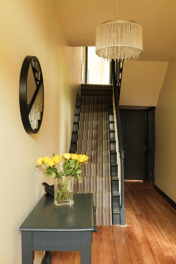 Number 6 Bed & Breakfast วิทบี ภายนอก รูปภาพ